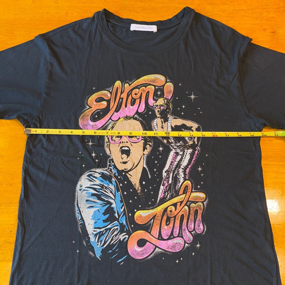 Daydreamer Elton John t-shirt. Size Small - Picture 8 of 9